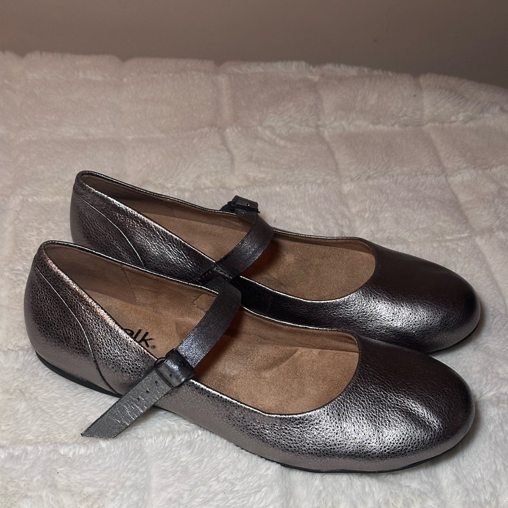 SoftWalk Metallic Flats